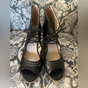 Woman's Open Toe Shoes